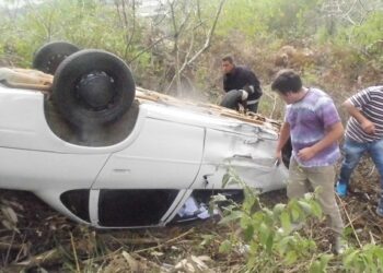 Homem morre em capotamento em viagem de grupo à Foz do Iguaçu na BR-158