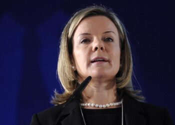 Gleisi: regulamentação da mídia não deve ser tabu e serve para democratizar o acesso à informação