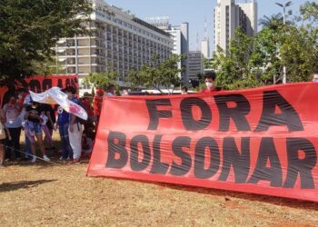 Datafolha aponta que 56% dos brasileiros defendem o impeachment de Bolsonaro