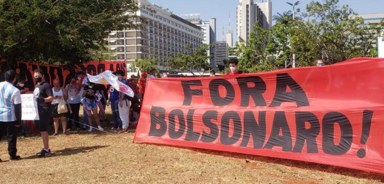 Datafolha aponta que 56% dos brasileiros defendem o impeachment de Bolsonaro