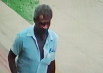 Câmeras flagram idoso furtando bicicletas em bairro e fotos repercutem na web