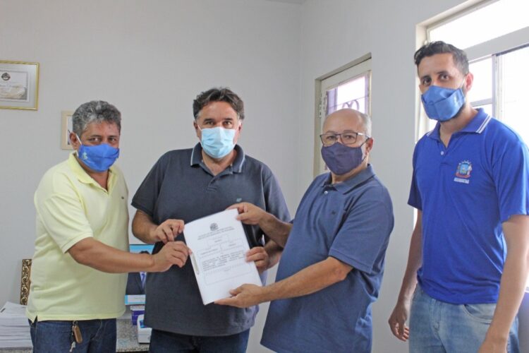 ‘Pra quê moço’, população não se alegra com obra na Câmara de Rochedo orçada em R$ 1 milhão
