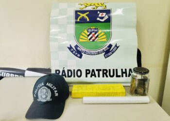Própria mãe denuncia e polícia apreende adolescente com maconha no quarto de casa