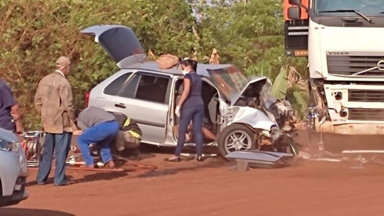 Acidente entre carro e carreta mata 2 mulheres e deixa homem em estado grave na MS-376
