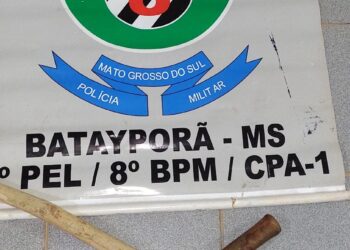 Mulher acerta cabeça do marido com martelo, após ele impedir o neto entrar em casa