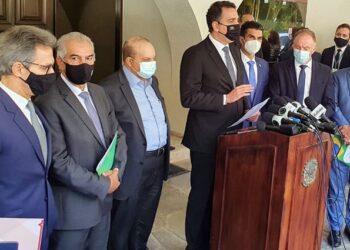 Em reunião com presidente do Senado e governadores, Reinaldo defende democracia e harmonia entre os Poderes