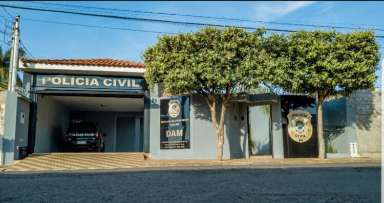 Tio tenta estuprar sobrinha de 21 anos com faca na garganta e acaba preso pela polícia