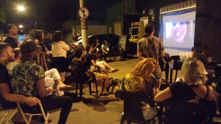 Com exibição de filmes e oficinas cineclube Transcine percorre parques de Campo Grande