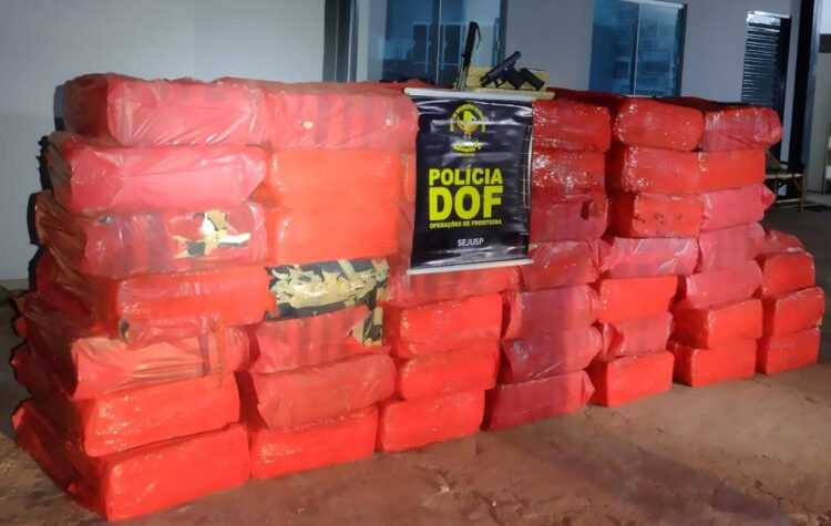 Foragido é preso transportando mais de duas toneladas de maconha pelo DOF