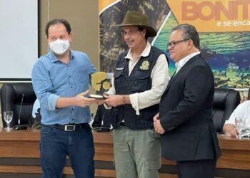Presidente da Sanesul recebe Prêmio Piraputanga das mãos do ministro do Turismo