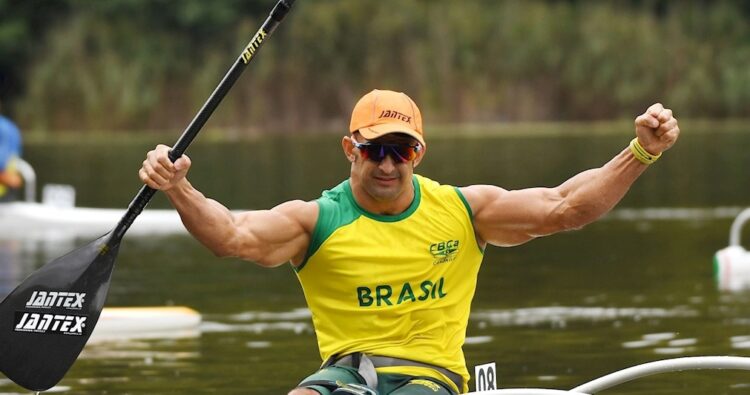 Medalhista em Tóquio, Fernando Rufino vence o Mundial de Canoagem nos 200m VL2