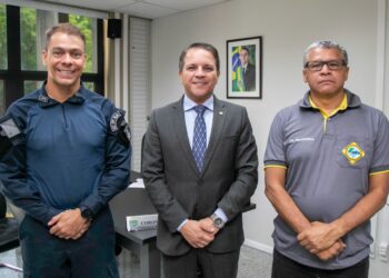 Deputado recebe Associação dos Oficiais da PM e reforça compromisso com classe