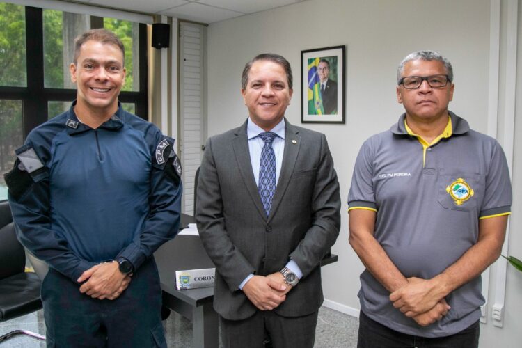 Deputado recebe Associação dos Oficiais da PM e reforça compromisso com classe