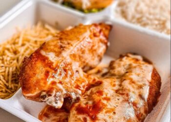 Pandemia faz casal mudar planos de pizzaria e montar restaurante que, ‘do zero’, hoje entrega 300 marmitas ao dia