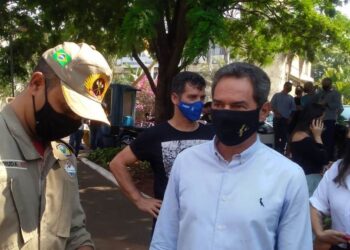 “Verde/amarelo e vermelho de mãos dadas”, prefeito avalia protestos como pacíficos na Capital