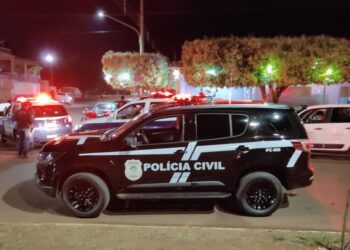 Jovem é preso por manter esposa em cárcere e a incentivar a cometer suicídio