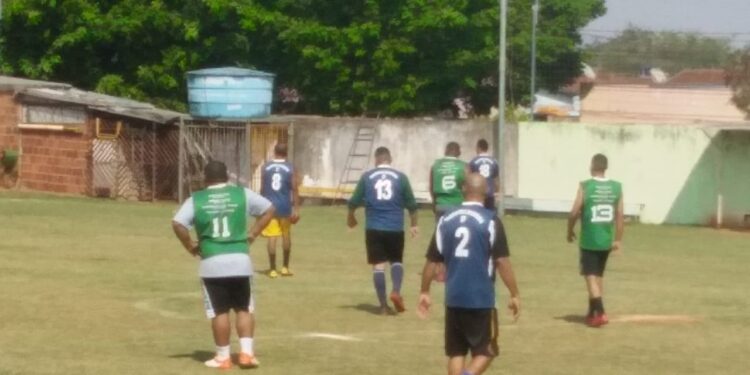 Domingo foi dia de futebol amador em 2 bairros mostrando a força do esporte de periferia