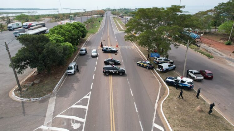 Polícia monta barreira e recupera Jeep Renegade furtado em SP e trazido para o MS