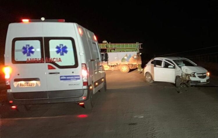 Motorista de ambulância morre eletrocutado ao socorrer vítimas de acidente em MS