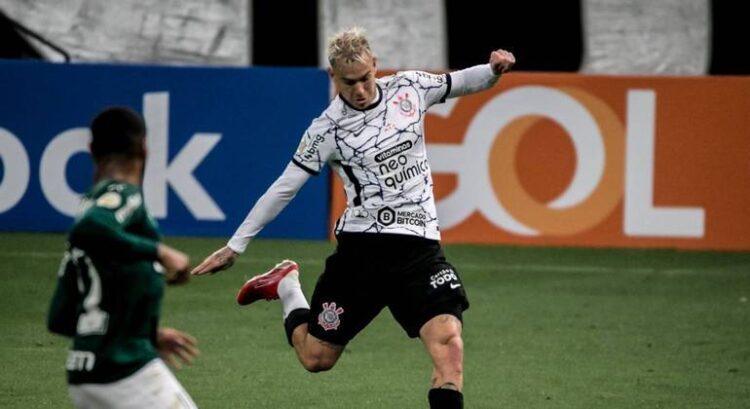 Roger Guedes decide, e Corinthians vence o Palmeiras no clássico