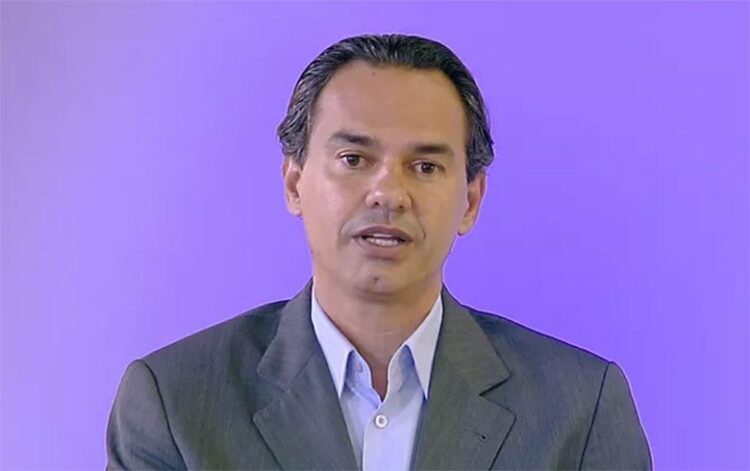 Prefeito decide acabar com restrições de público, aferição de temperatura e distância em comércio
