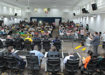 Na Câmara, fala do Secretário de Saúde exalta ânimos dos contrários ao passaporte da vacina
