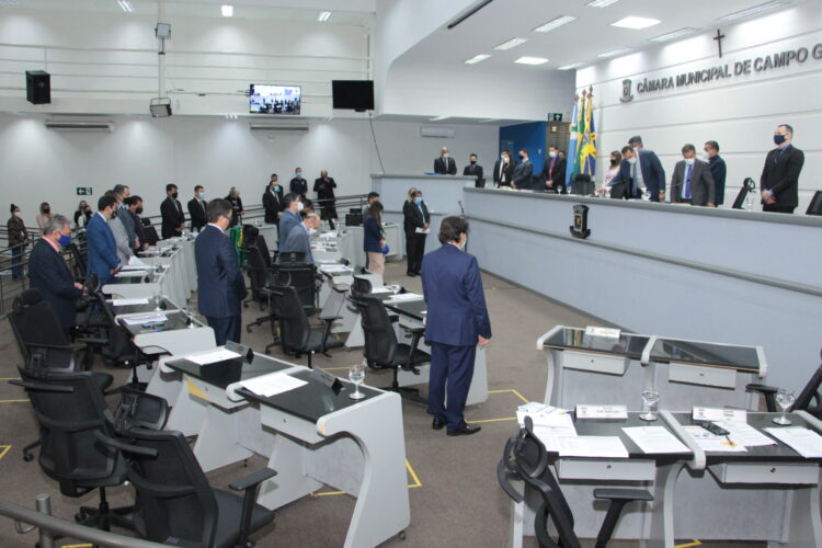 Vereadores analisam quatro projetos e recurso na sessão desta terça-feira