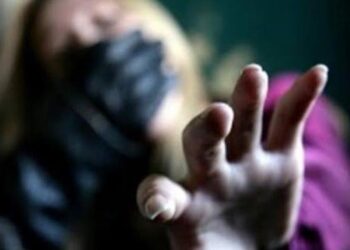 Ladrões invadem casa, levam mulher como refém e polícia a acha em cativeiro na Capital