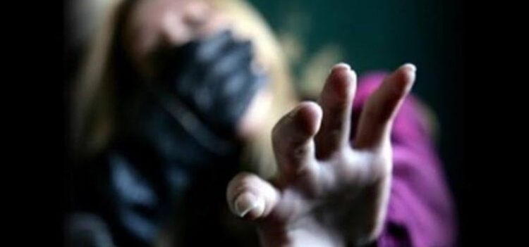 Ladrões invadem casa, levam mulher como refém e polícia a acha em cativeiro na Capital