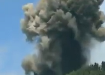 URGENTE: Vulcão capaz de causar tsunami no Brasil entra em erupção. Veja vídeos: