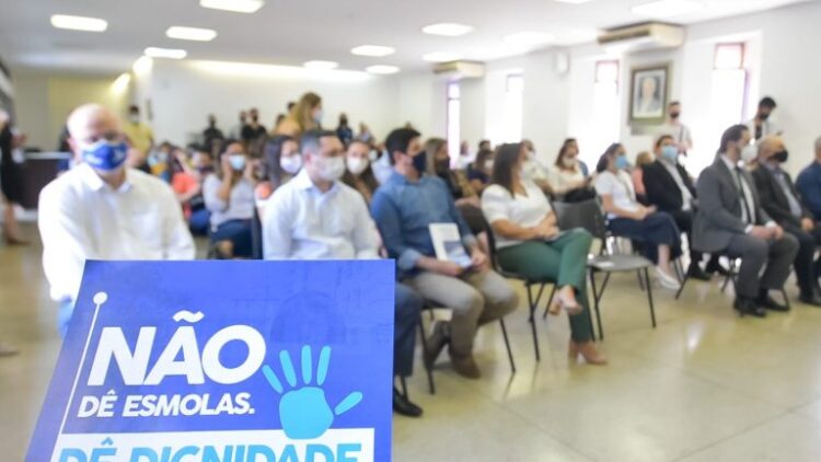 Prefeitura lança campanha que inibe esmolas com promoção de ofertas de empregos na Capital