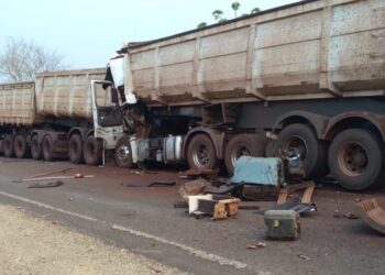 Colisão entre 4 carretas mata dois motoristas e deixam outros em estado grave na BR-262