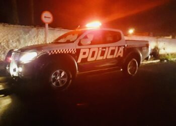 Homem vai pra matar ex-mulher e namorado no quarto e depois tenta suicídio com corda