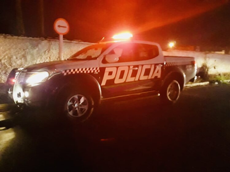 Homem vai pra matar ex-mulher e namorado no quarto e depois tenta suicídio com corda