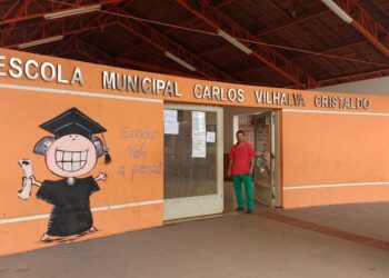 Ausência de notas no 1º e 2º bimestres do EJA de escola gera polêmica sobre produtividade de alunos