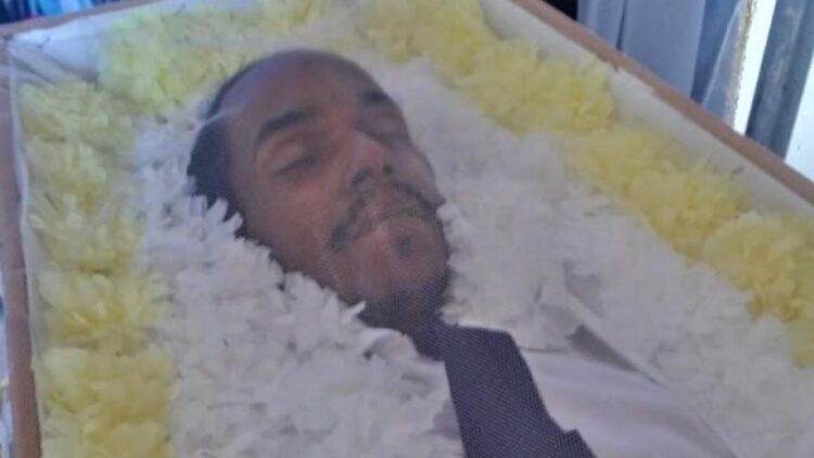 Família enterra travesti como homem e causa revolta em Sergipe