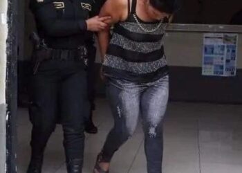 Mulher mata marido com 100 golpes de machado ao ver ele estuprando filha de 5 anos