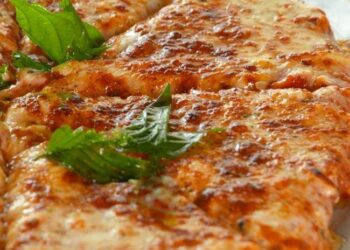 Aprenda a fazer uma receita saudável de Pizza Cetogênica