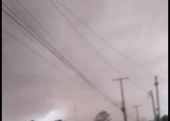 Temporal chega de novo e deixa céu vermelho na Capital