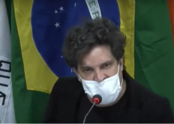 Vídeo: Vereador ataca ideologia de gênero ao se defender de fake news e desmaia