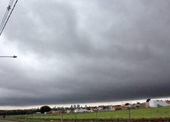 Previsão é que tempestade do final de semana venha com ventos de até 100 km/h