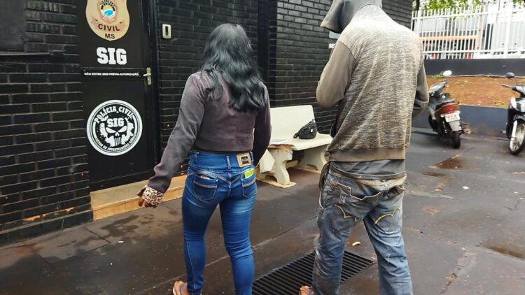 Casal que matou homem a golpes de faca e pedras em aldeia confessa crime na delegacia