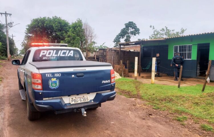 Marido que ameaça matar esposa com faca é preso pela PM em Dourados