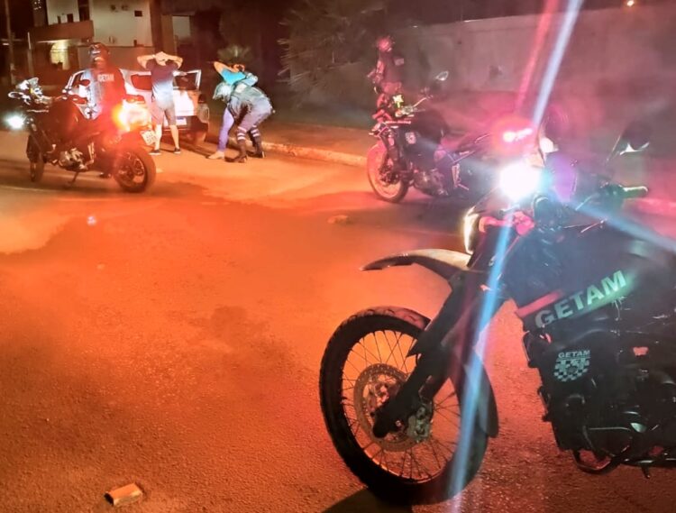 “O bixo pegou em Dourados”: 305 abordados, 195 carros vistoriados e 12 levados para delegacia