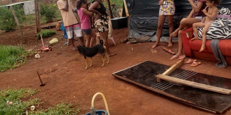 Casal briga e acaba botando fogo em barraco na Comunidade Bosque da Saúde na Capital