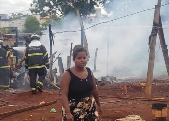 Casal briga e acaba botando fogo em barraco na Comunidade Bosque da Saúde na Capital