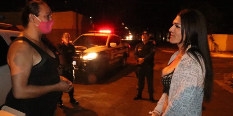 Prefeitura promove blitz para dar mais segurança e dicas de saúde à profissionais da noite na Capital