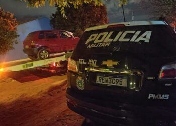 Ladrão furta Uno de lava-jato e fugindo da polícia acaba atropelando criança na Capital