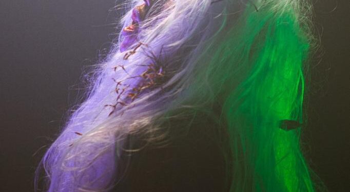 História da “Bruxa da Sapolândia” vira rock pesado com clipe a ser lançado no Halloween