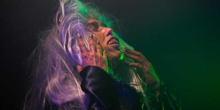 História da “Bruxa da Sapolândia” vira rock pesado com clipe a ser lançado no Halloween